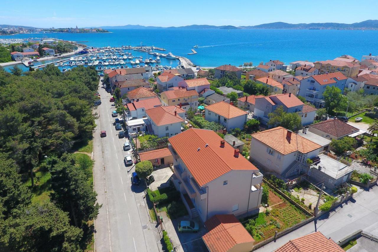 Apartments Meri-Puntamika Zara Esterno foto